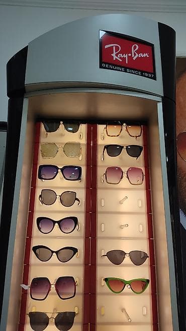 Digər ofis mebeli: Eynek vitrini satilir. Sinigi, qirigi, hec bir problemi yoxdur. Unvan — 1