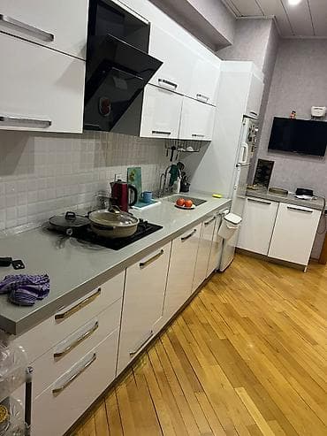 SmMetbex mebeli 4 metr. 500azn. Moyka daxil. Üstü mermer. Unvan Xetai