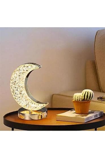 dekor isiq: Məhsul: Ay formasında LED masa lampası - Dizayn: Yarımay silueti — 2