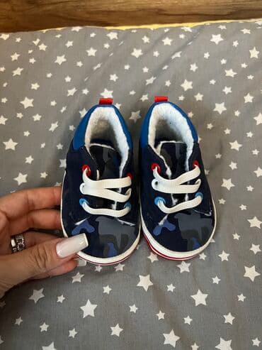 qebelend ters ev: 3 ayaqqabi 16, 18, 21 razmer hamisi birlikde 30 azn 1 ci olan — 2