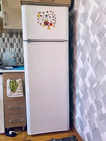 hoffmann soyuducu: İşlənmiş 2 qapılı Indesit Soyuducu Satılır, rəng - Ağ, Dolab içi — 2