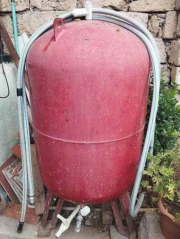Qırmızı metal su çəni 300 LiTir – ayaqlı, şlanqlı - Material: qalın — 1