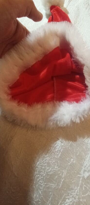 Hədiyyə bağlamaları: Yeni il / Santa papaqları – qırmızı məxmər effektli parça, ağ tüklü — 2