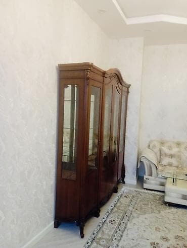 Avadanlığın icarəsi: Klassik üslubda vitrin-bufet - Material: massiv ağac (qoz rəng — 4