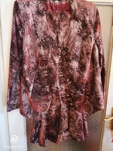 Kastyum tezedi Moskvadan alinib. Razmer uyqun olmadiqi ucun satilir