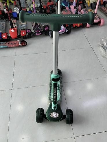 moped: Uşaq skuterı – 3 təkərli, dönmə ilə idarəetmə (lean-to-steer) sistemi — 3