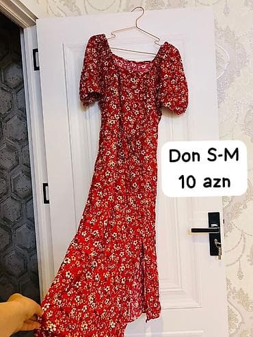 Qırmızı rəngli, xırda çiçək naxışlı don. S-M ölçülərə uyğundur. Qısa