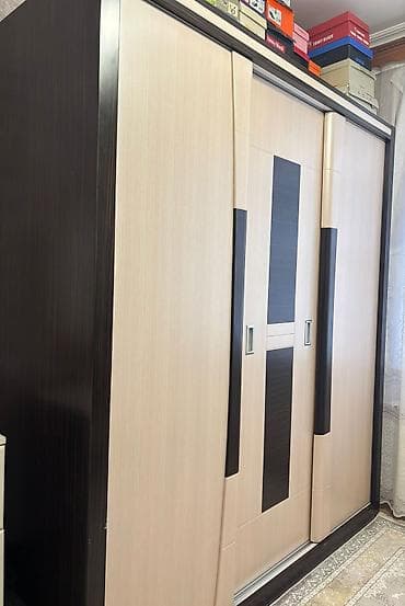 paltar skaf: Dolab satilir Qiymet 180 man Kefiyyetli dolabdir 60 eni,uzunlugu — 1