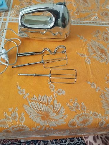 Elektrik əl mikseri - Korpus: metalik rəngdə, yığcam və tutacağı