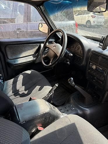 QAZ 31105 Volga: 2.3 l | 2004 il 374112 km Sedan — 4