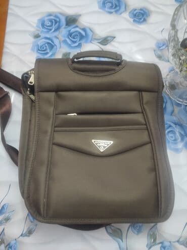 qizil komplektler 2020: Çiyin çantası, İşlənmiş — 2