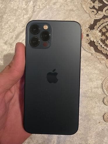 3 simli telefon: IPhone 12 Pro, Pacific Blue, Face ID — 1