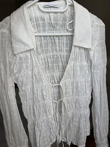 Bershka qadın koftası – ağ rəngdə, uzunqollu, yüngül və nəfəsalan lalafo.az -da Bershka qadın koftası – ağ rəngdə, uzunqollu, yüngül və nəfəsalan