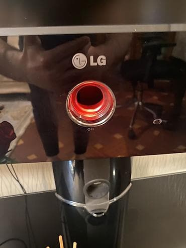 qara ekran sekilleri: İşlənmiş, Düz TV altlığı, Polkalı, Şüşəli — 2