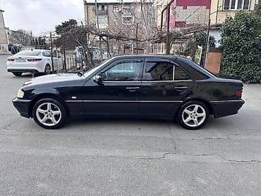 Mercedes-Benz C-Class: 1.8 l | 1996 il Sedan — 5
