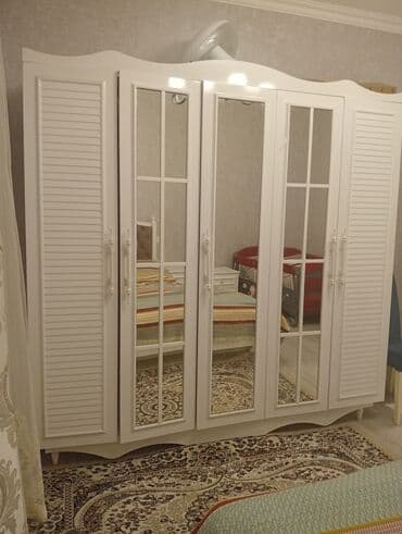 Трюмо: Двуспальная кровать — 1