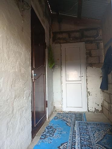 gencede ev: Həyətyanı sahəsi və kiçik yaşayış evi - Daş hasarla əhatələnmiş — 9