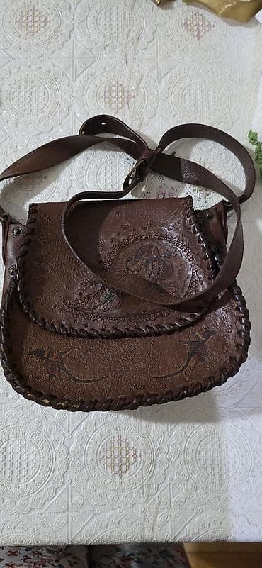 Qəhvəyi rəngdə əl işi dəri çiyin çantası - Material: qalın təbii dəri