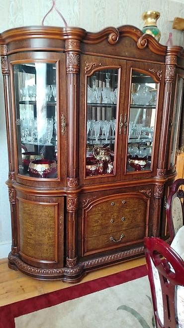 parca dolablar: Klassik üslubda vitrin-bufet - Material: təbii ağacdan dekorativ oyma — 3