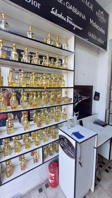 brend qadın ətirləri: Salam.Hazır Bizness satılır. 250-300 çeşid ətir,qızılı kivşinlər,içi — 7