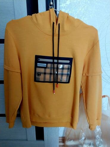 женские свитшоты с принтом: Sarı rəngli kapüşonlu sweatshirt - Model: Kapüşonlu, uzunqol - Rəng — 1