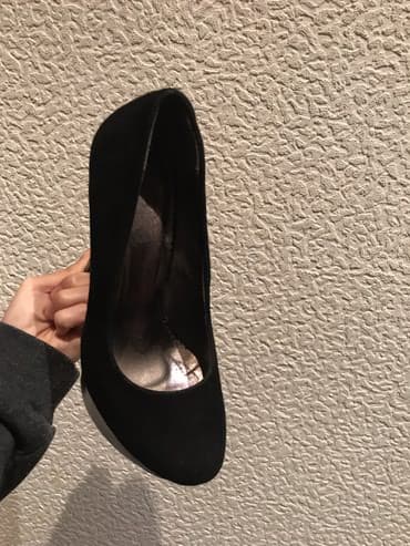 туфли новая не одевала не разу: Tuflilər, Ölçü: 36, rəng - Qara, İşlənmiş — 4