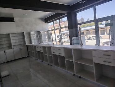 Biznes üçün avadanlıq: Mağaza vitrin mebeli – şüşəli vitrin dolabları və kassanın qarşısı — 3