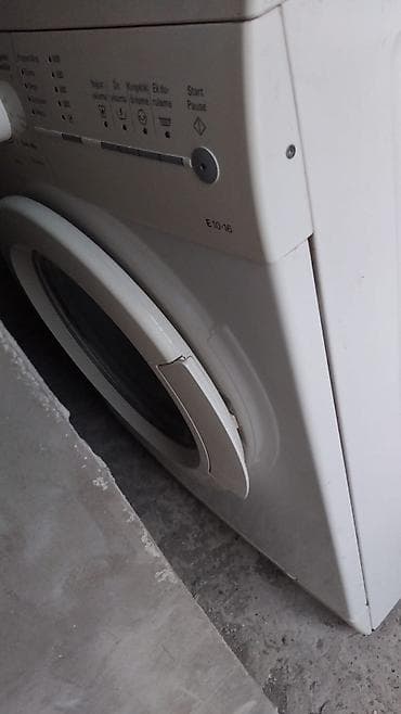 Siemens markalı E 10-16 model ağ rəngli paltaryuyan maşın. Cihazın — 3