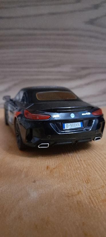 BMW Z4 1:24 Ölçü Səsli işıqlı Model təzədir Hər yeri açılır Üstü — 2