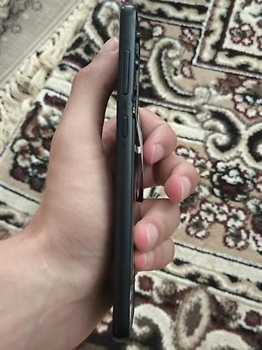 samsung 12 s: Samsung smartfon (A-seriyası, qara rəng) - Korpus: mat qara arxa — 5