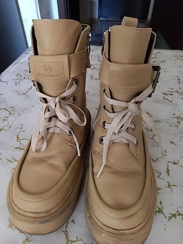 sari batinka: Brend: NORMANCHO Model: qalın altlı bağcıqlı bot Rəng: bej Material — 1