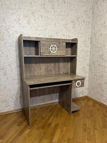 Digər mebel: Yazi masasi 90azn . tam səliqəli,ölçü hundurluk 1.55sm. en 1.15sm — 1