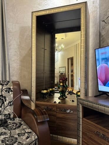 Vitrin üçün aksesuarlar: Şüşəli dolab vitrini, İşlənmiş, Ünvandan götürmə — 2