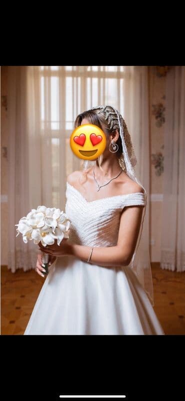 ağlar: Sherin en mehsur modelyerlerinden birinde hazirlanib üst parçasi en — 2