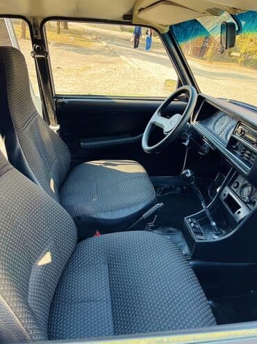 диски на авто ваз 2110 родные: VAZ 2107, ağ rəng, sedan kuzov. Xüsusiyyətlər: - Klassik “Jiquli” — 5