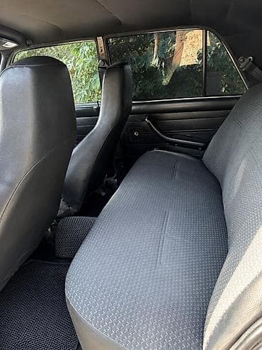 lada dinama: VAZ 2107, ağ rəngli sedan Xüsusiyyətlər və detallı təsvir: - Korpusu — 4