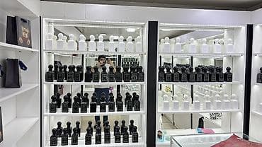 parfum vitrine: 170 cesid yag top ve delux keyfiyyetde. Her biri ortalama 50/100ml — 9