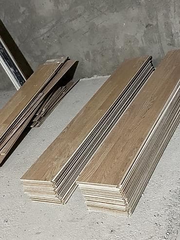 laminat islenmis: Laminat döşəmə taxtaları – açıq palıd rəngi İşlənmişdir Ksoklarıyla — 1