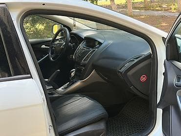 mini cooper kreditle: Ford Focus: 1.5 l | 2014 il 148000 km Sedan — 2