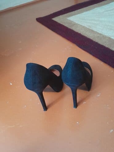 туфли новая не одевала не разу: Туфли, Размер: 37, цвет - Черный, Новый — 2