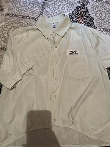 işlənmiş ayaqqabılar: Məhsul: Açıq krem rəngli qısaqol köynək - Model: Klassik yaxalı, ön — 1