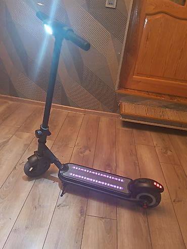 elektro samokat: Elektrikli skuter – şəhərdaxili hərəkət üçün kompakt və işıqlı model — 3