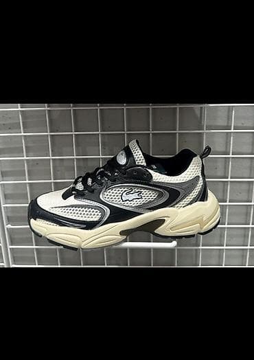 Səndəl və şəp-şüplər: Lacoste qadin krossovkası - Rəng: ağ/krem, qara və boz detallarla - — 1