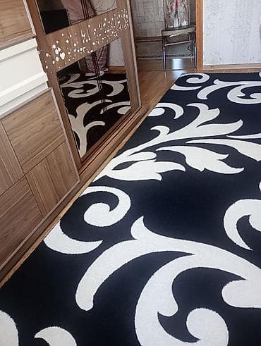 Rezin döşəmə örtüyü: Qara-ağ naxışlı xalça

yaxsi vəziyyətdədir uzunu 3.50 eni 1.50 — 3