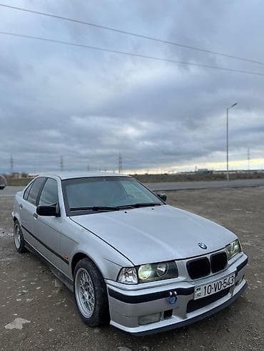 330 bmw: BMW 3 series: 2 l | 1994 il Sedan — 4