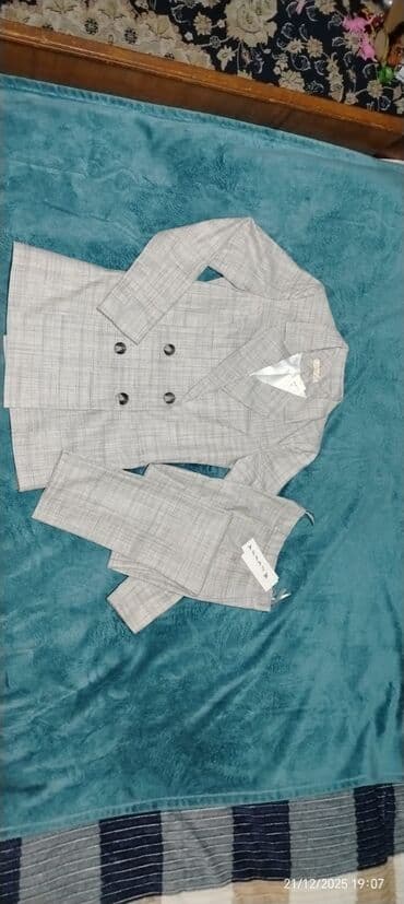 Hicab: Qadın kostyum dəsti - İki hissə: pencək və şalvar - Rəng: açıq boz — 2