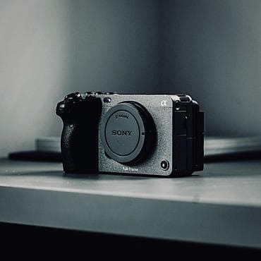 Sony Alpha seriyası E-mount full-frame kino/foto kamera gövdəsi — 1