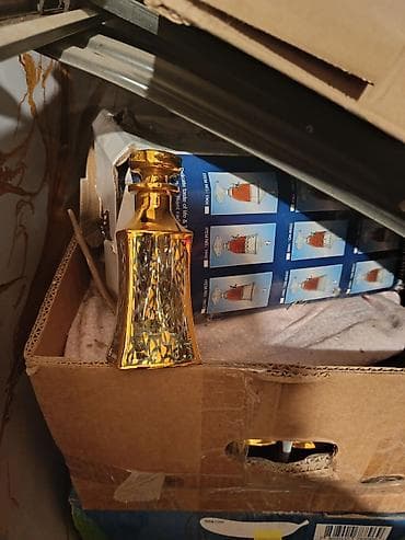 Qızılı ətir qabı – dekorativ flakon - Material: qalın şüşə, qızılı