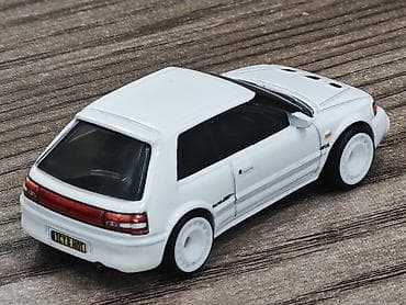 Hotwheels premium mazda 323 — 2