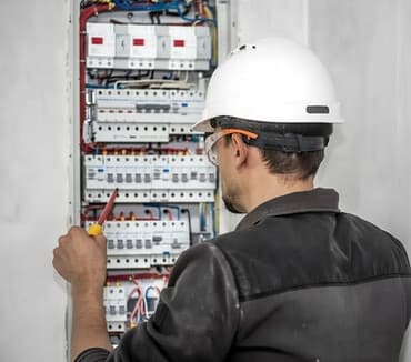 Elektrik, 3-5 illik təcrübə, Axşam saatlarında iş